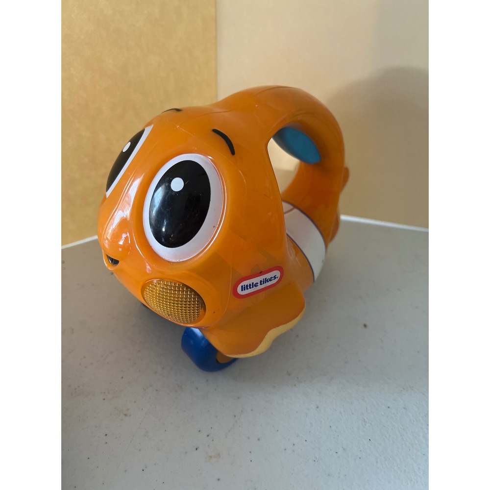 Little Tikes Lil Ocean Explorers Orange Fish Rolling Toy with Sound C55J051-H